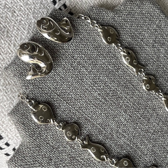 TRIFARI | Vintage | Silver Tone Fish Southern Theme Earrings Necklace Set 18" - Picture 7 of 12